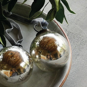 Small Etched Star Bauble - Antique Silvered Glass. Pack of 6
