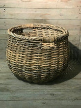 Load image into Gallery viewer, Apple Catcher Round Log Basket