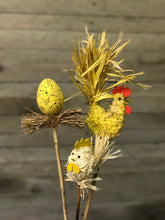 Load image into Gallery viewer, Pack of 4 Chicks, 1 Egg &amp; 1 Rooster on Sticks